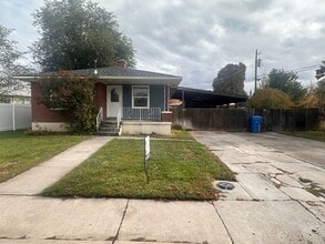 Building Photo - 1076 Cherry Ln