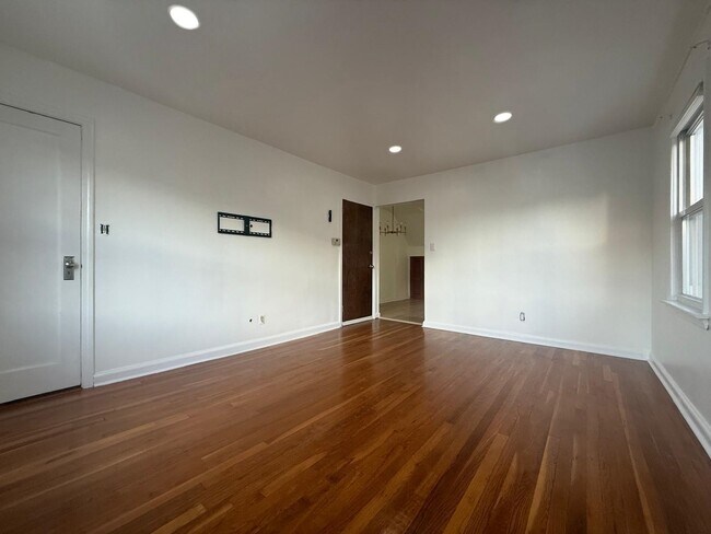 Foto del edificio - 30 Kelly Pkwy