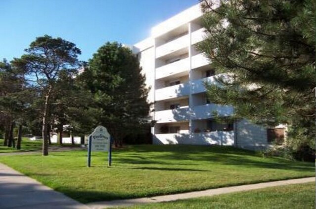 Building Photo - Pinegrove Apartments