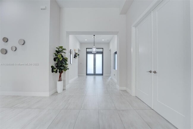 Building Photo - 5663 Brookfield Cir W