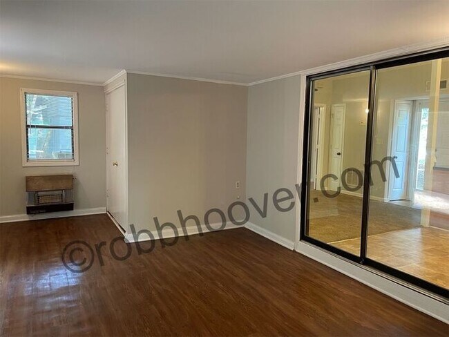 Foto del edificio - 4818 McAlpine Ln