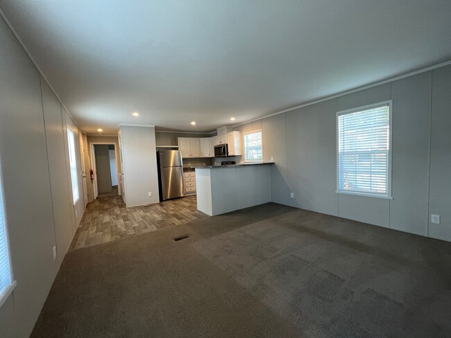 Building Photo - 5161 Chantelle Dr