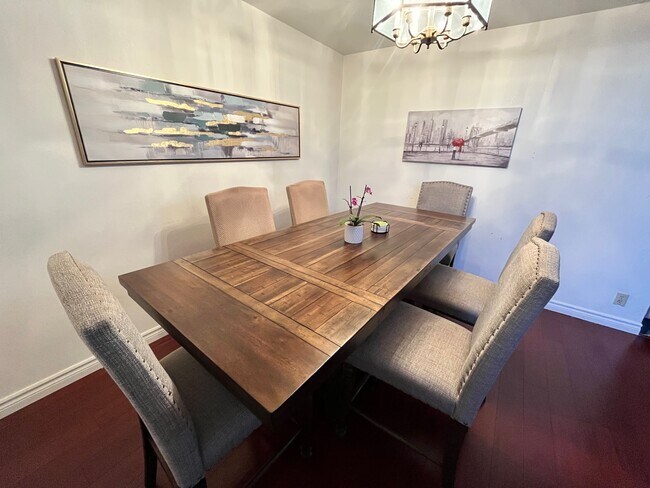 Dining area - 1298 Chewpon Ave