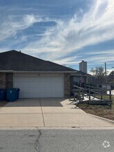 Building Photo - 314 W Deerfield Dr