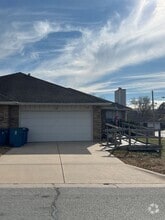 Building Photo - 314 W Deerfield Dr