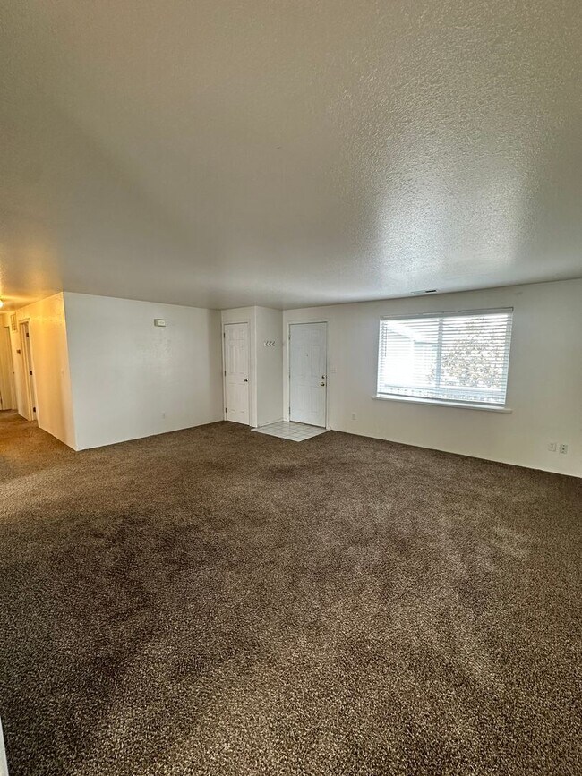 Building Photo - 1409 Maple St