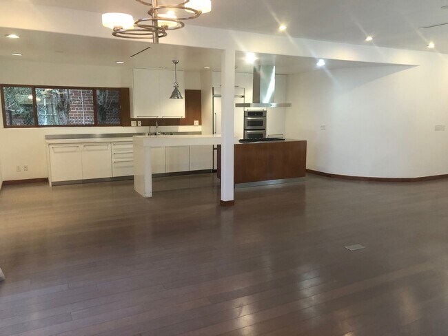 Foto del edificio - 128 S Carson Rd