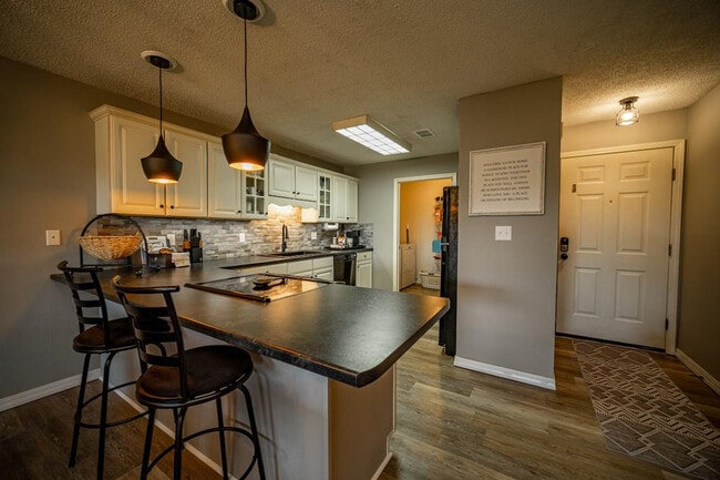 Building Photo - 206 Hampshire Dr