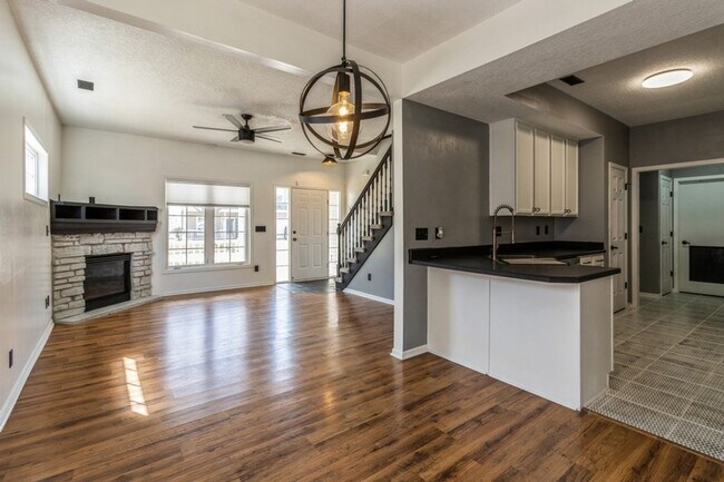 Foto del edificio - FOUNTAIN POINTE TOWNHOME!! 2 Bed, 2.5 Bath Townhome in Ankeny