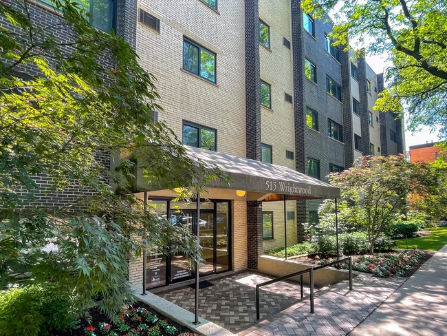 Building Photo - 515 W Wrightwood Ave