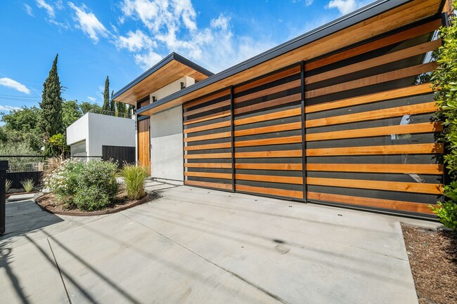 Building Photo - 8617 Higuera St