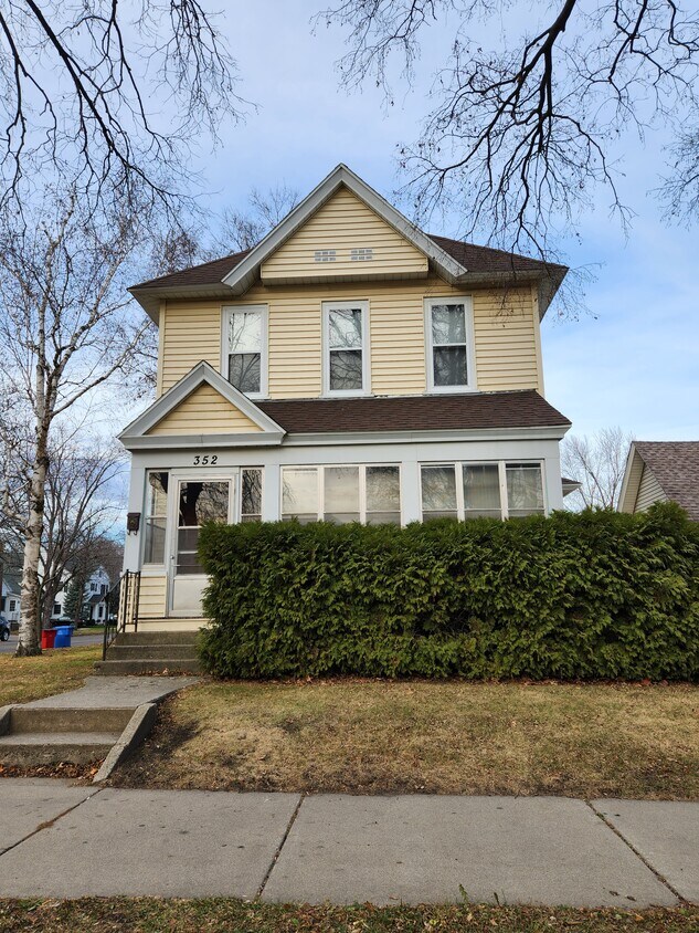 Foto principal - 352 8th St E