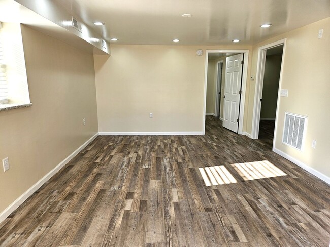 Building Photo - Beautifully Renovated 2 Bedroom 2 Bath Lux...