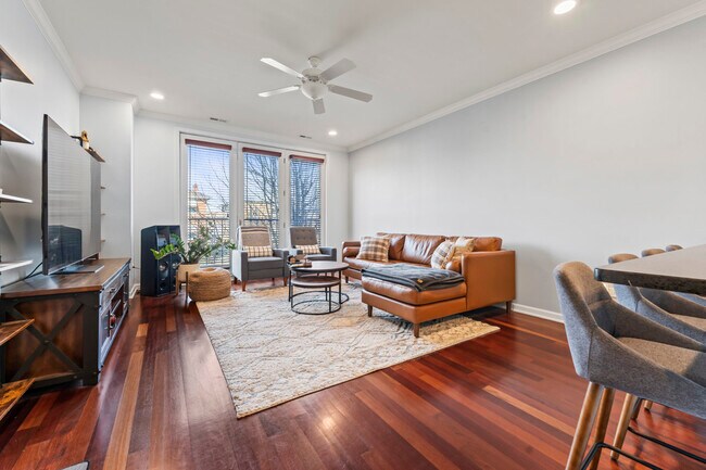 Foto del edificio - 6641 W Belmont Ave