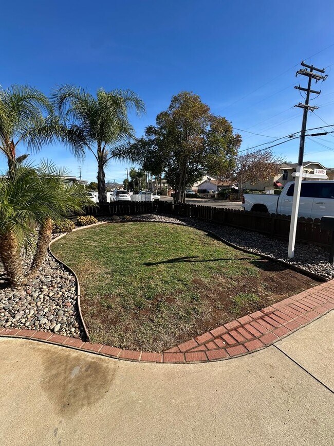 Foto del edificio - Remodeled 2 Story 3BR/2BA House with Vinyl plank flooring, Fenced backyard & 2 Car garage and more!