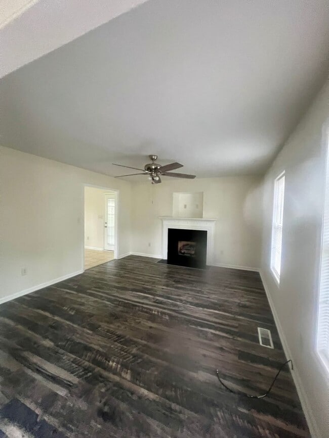 Building Photo - Three bedroom, 2.5 bath house in Mebane