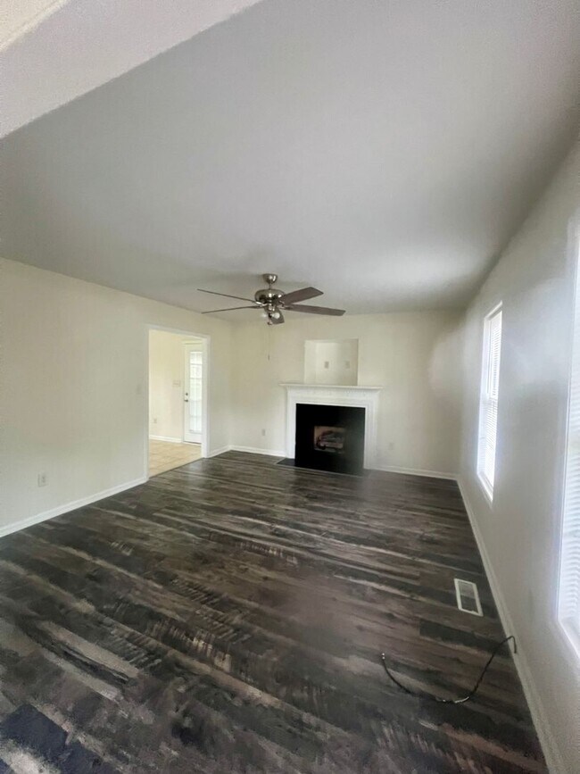 Foto del edificio - Three bedroom, 2.5 bath house in Mebane