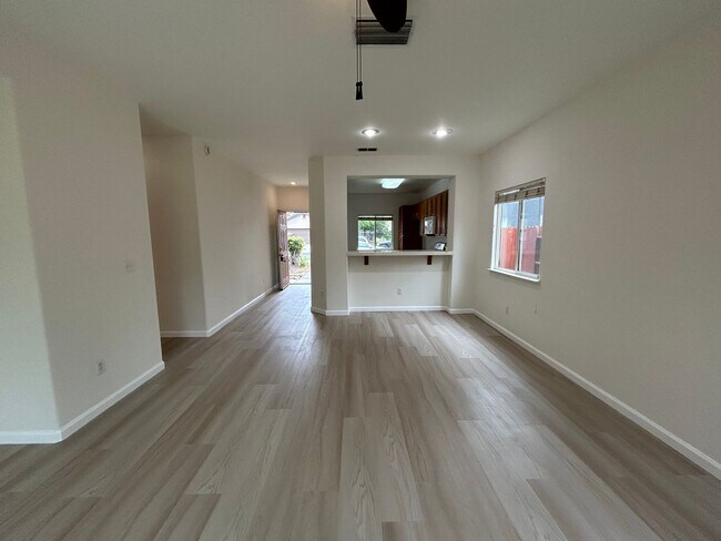 Foto del edificio - 2541 Carnival Dr