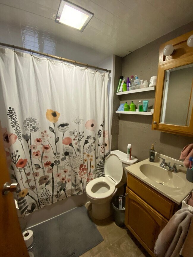 Foto del edificio - AVAILABLE MAY 2026  - 2 Bedroom Home in Mt Washington w/ Fenced In Yard!