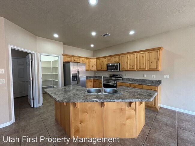 Building Photo - 3 br, 2 bath House - 1011 White Sands Dr.