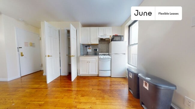 Building Photo - 1365 1st Ave