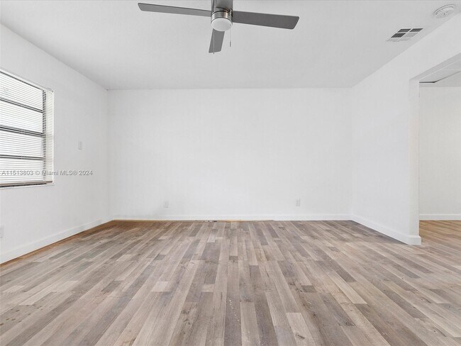 Foto del edificio - 4100 SW 19th St