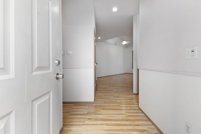 Building Photo - Spacious Townhome with Fenced In Back Yard