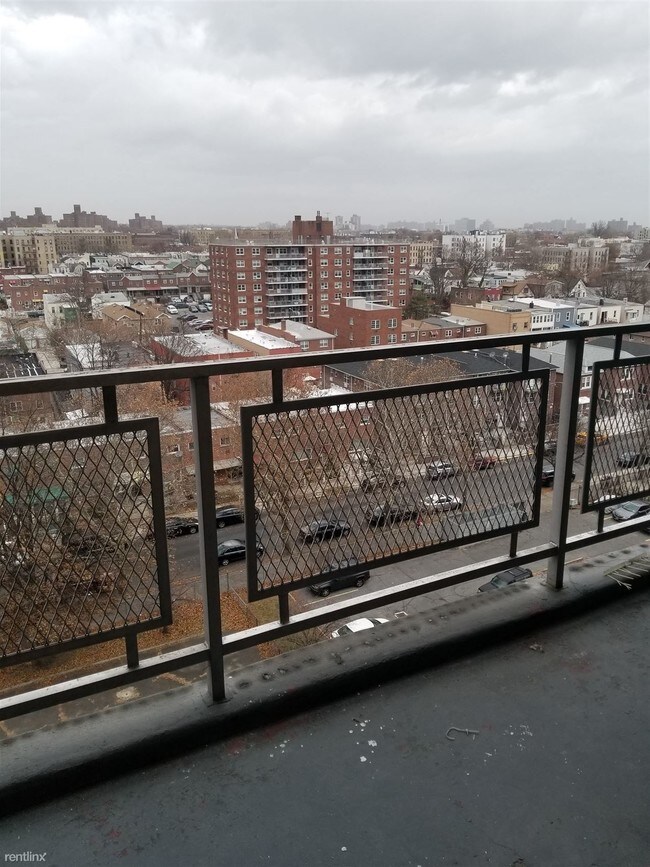 Building Photo - 2 br, 1 bath  - 2015 Bruckner Blvd
