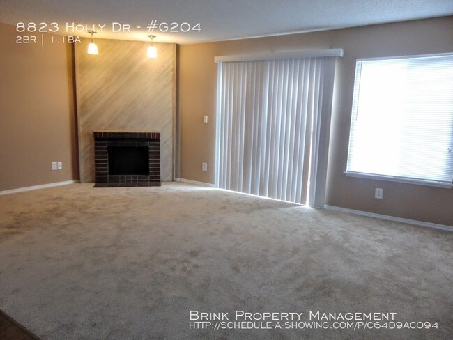 Foto del edificio - 8823 Holly Dr