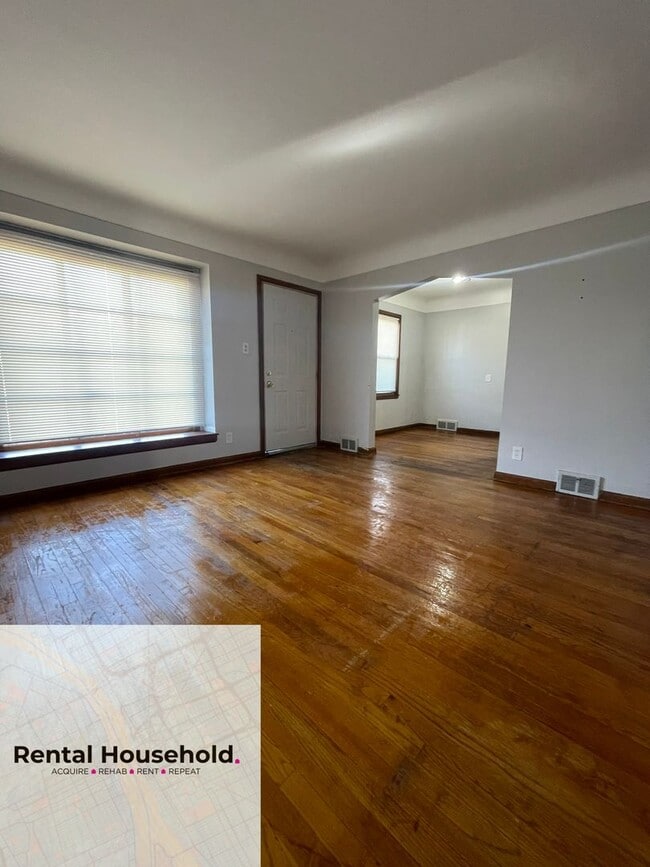 Building Photo - 15280 Faircrest St