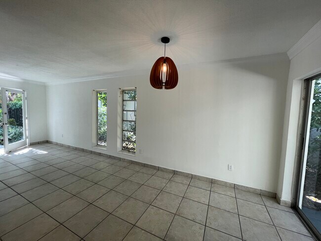 Dining - 3114 SW 1st Ave