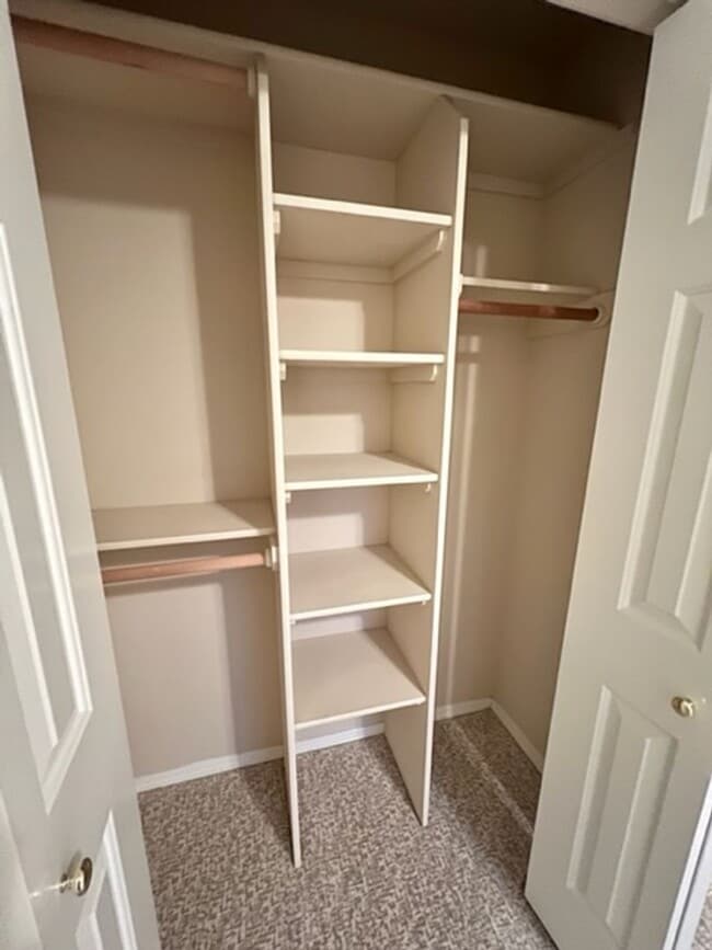 Building Photo - Updated 3 Bedroom Condo!