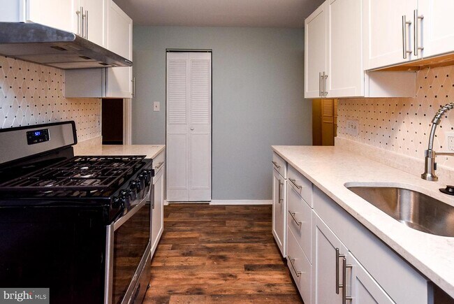 Building Photo - 3319 Huntley Sq Dr