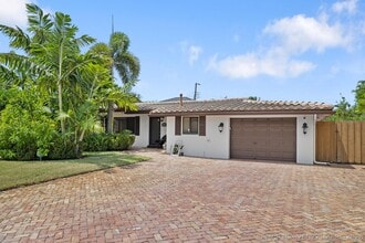 Building Photo - 3211 Seaward Dr