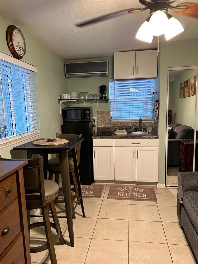 Foto principal - 6018 Plunkett St