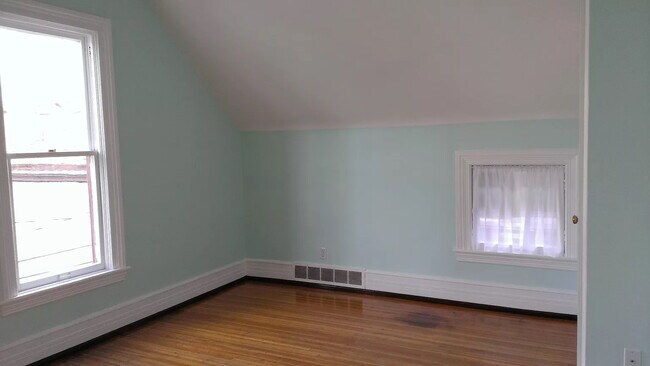 Living Room - 502 Porter Ave