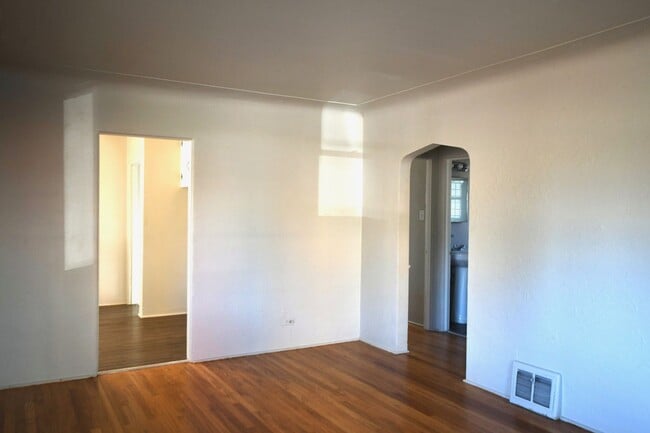 Building Photo - Central Park Home For Rent