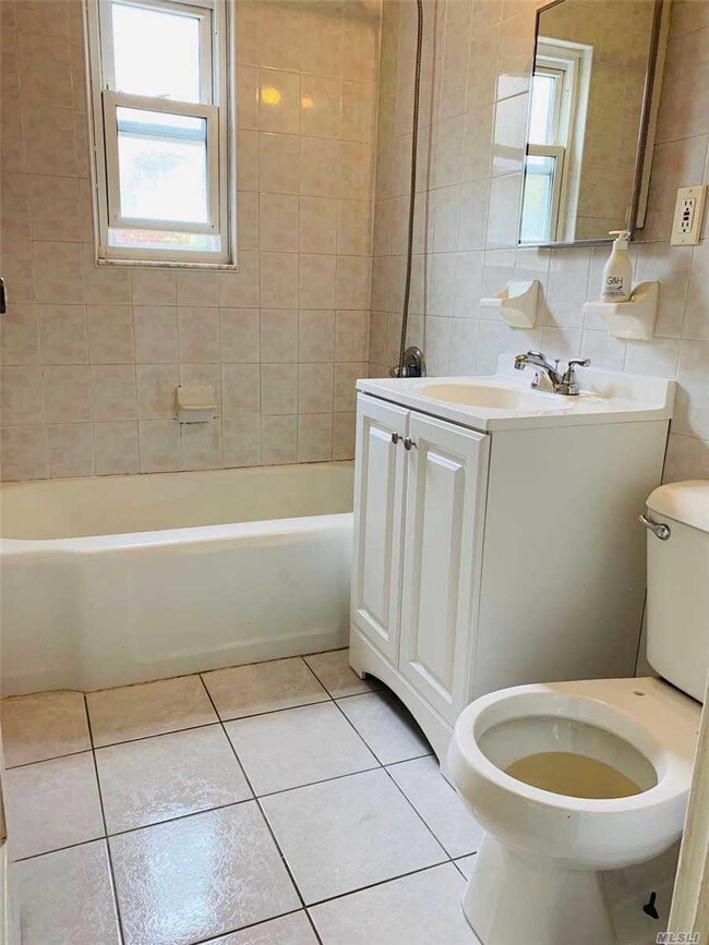 Foto del edificio - 73-05 197th St