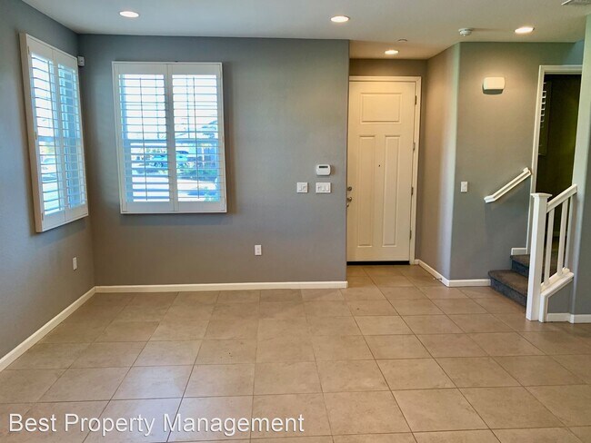 Building Photo - 3 br, 2.5 bath House - 800 Queen Palm Lane