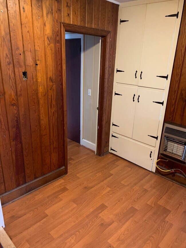 Entry Hallway - 503 19th St E