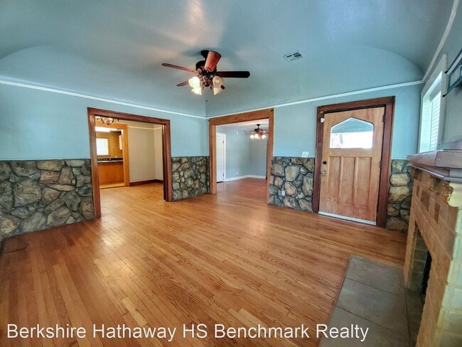 Building Photo - 3 br, 2 bath House - 1205 N Broadway