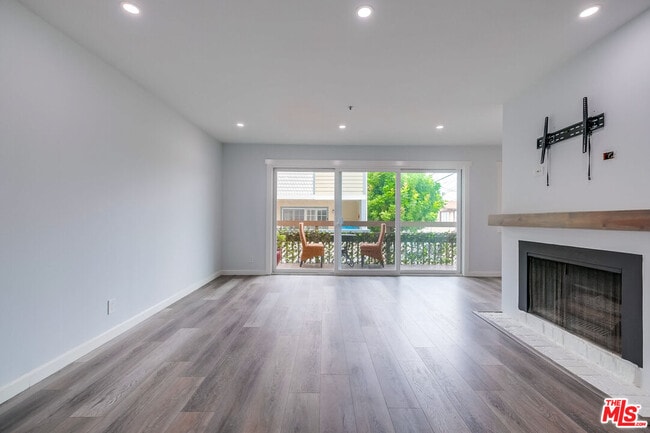 Foto del edificio - 230 S Catalina Ave