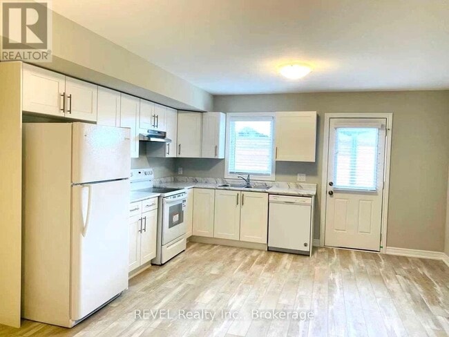 Building Photo - 7768 Ascot Cir