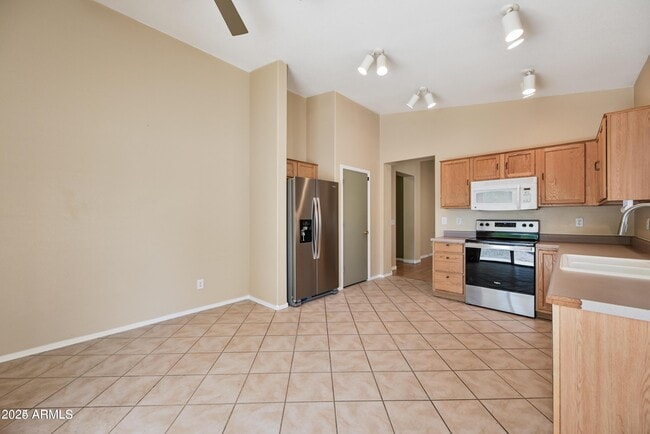 Building Photo - 81 S Criss Pl