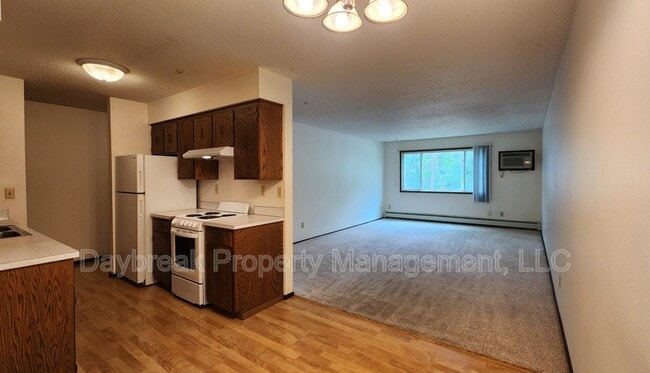 Building Photo - 3024-9 1/2 9 1/2 St N