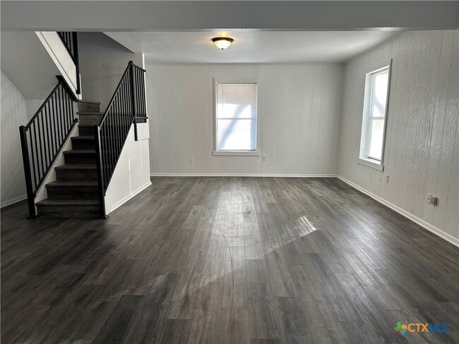 Building Photo - 882 Buerger Ln