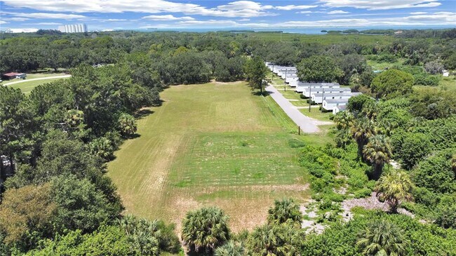 Foto del edificio - 6330 Eugene Acres Ln