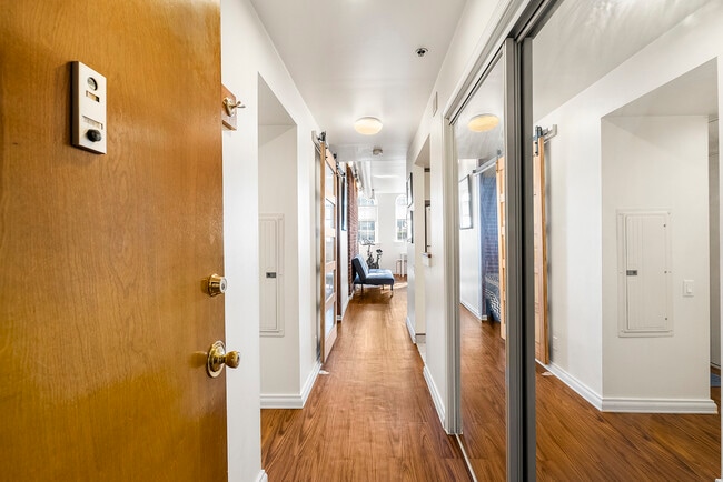 Building Photo - 301 Race St