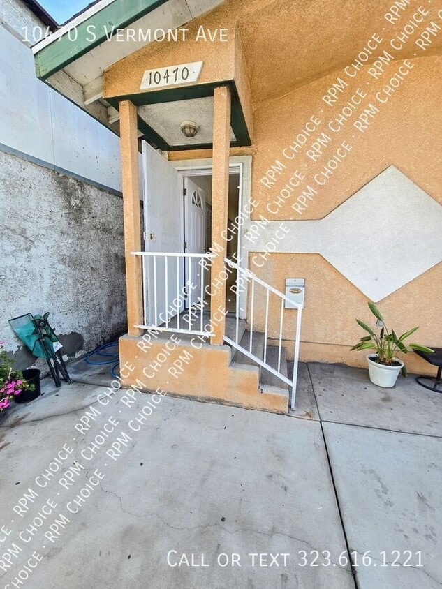 Primary Photo - 10470 S Vermont Ave