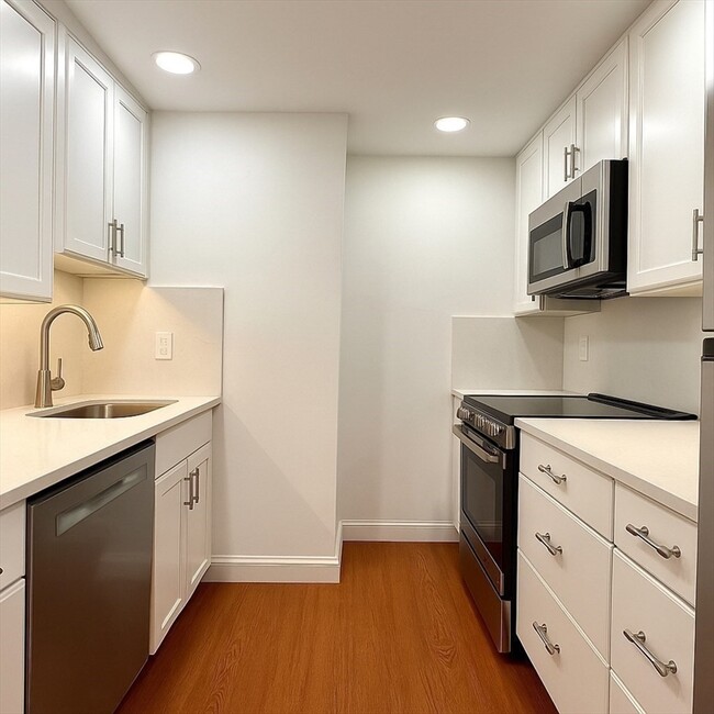 Building Photo - 231 Beacon St